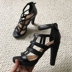 NWOT Strappy platform heel